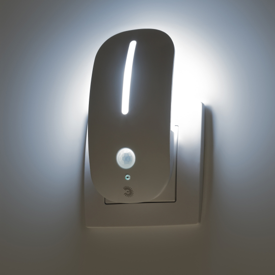Ночник - светильник светодиодный ЭРА NN-621-LS-MS-W в розетку с датчиком освещенности и датчиком движения белый